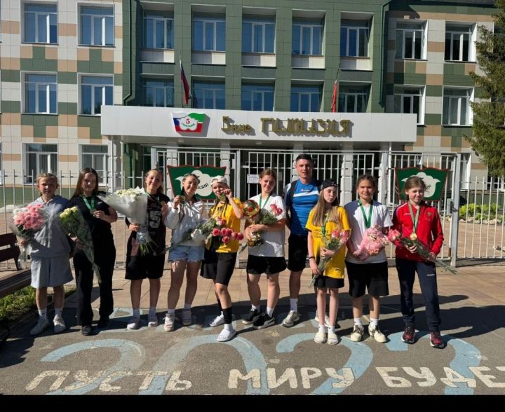 Ученицы гимназии № 5 стали чемпионками Татарстана по футболу