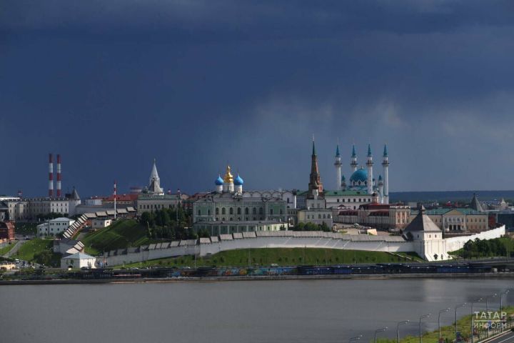 Погода в Татарстане: на регион идет гроза с градом