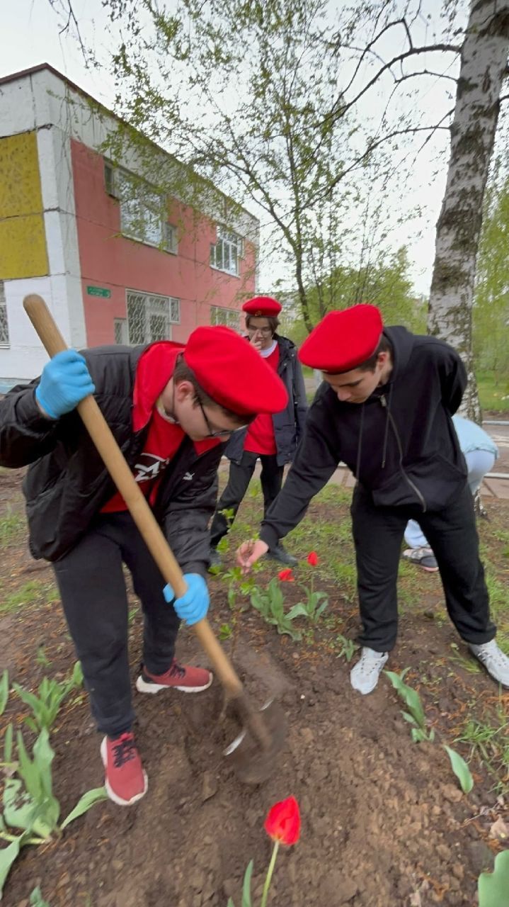 Юнармейский отряд «Кречет» школы № 16 принял участие во Всероссийской акции «Сад памяти»