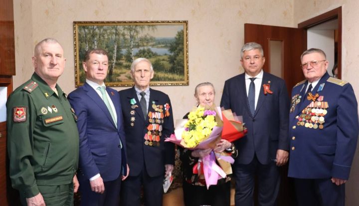 В Зеленодольском районе учреждена муниципальная награда — медаль «Зеленодольск — Город трудовой доблести»