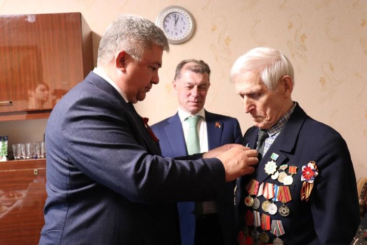 В Зеленодольском районе учреждена муниципальная награда — медаль «Зеленодольск — Город трудовой доблести»