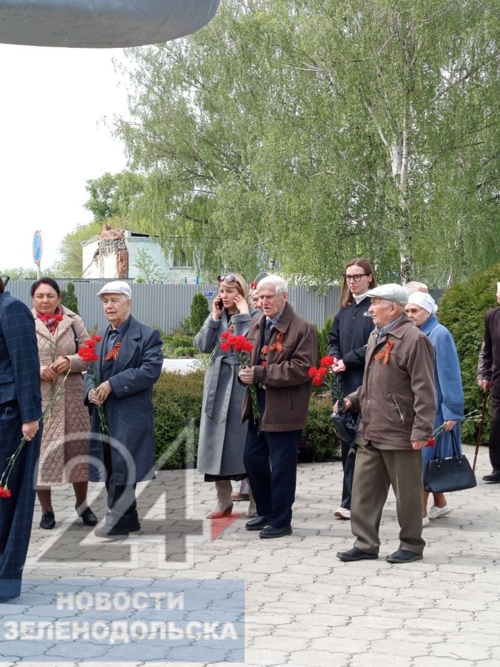 На центральной площади завода имени Горького прошел торжественный митинг, посвященный 9 мая и Году защитника Отечества