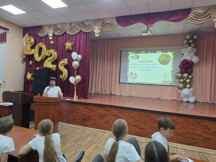 В честь Дня России гимназисты провели интеллектуальную игру