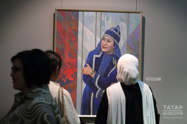 В галерее «Хазинэ» открылась выставка Фарита Валиуллина «Сказанием встаёт Казань…»