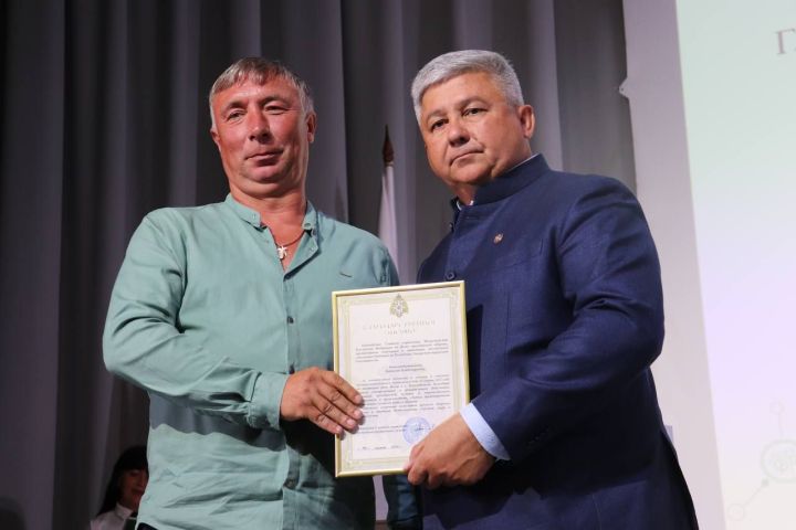 Михаил Афанасьев вручил благодарственные письма зеленодольцам, спасшим 11-летнего мальчика