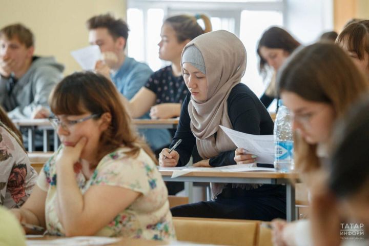 В учебных заведениях России началась приемная кампания