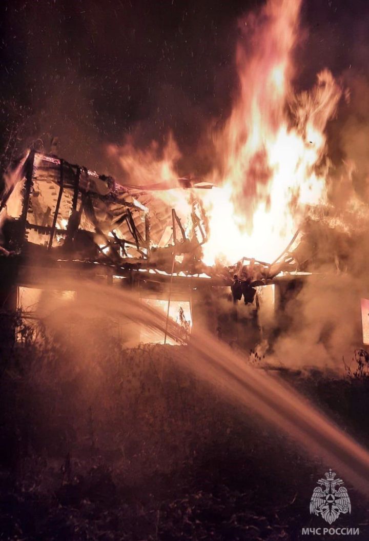 В поселке Васильево ночью сгорел дом