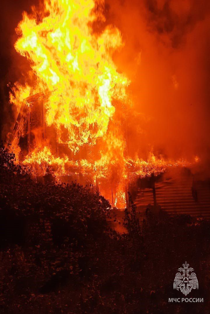 В поселке Васильево ночью сгорел дом