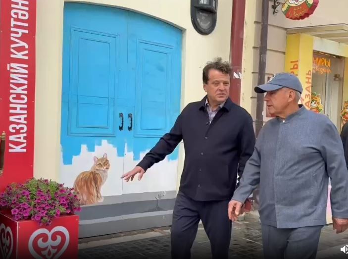 Минниханов посетил улицу Баумана в Казани и пообщался с горожанами