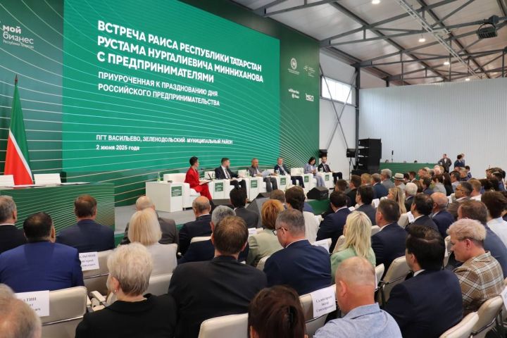 В промпарке «Весна» в Васильево Рустам Минниханов встретился с представителями бизнес-сообщества Татарстана