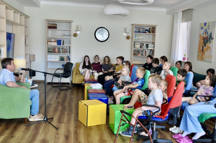 Юрий Камалтынов почитал для детей Семейного дома Благотворительного Фонда «Семья вместе» детские сказки
