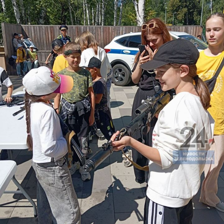 В летнем лагере «Мирас-Наследие» сотрудники ППС и ОГИБДД провели профилактические беседы