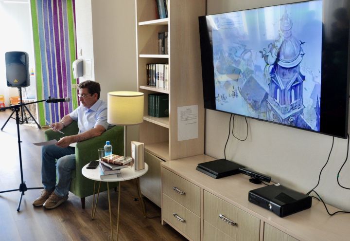 Юрий Камалтынов почитал для детей Семейного дома Благотворительного Фонда «Семья вместе» детские сказки