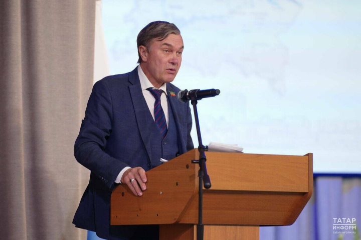 Депутат Госсовет РТ Ренат Валиуллин заявил, что исключение термина «родной язык» нарушает Конституцию РФ