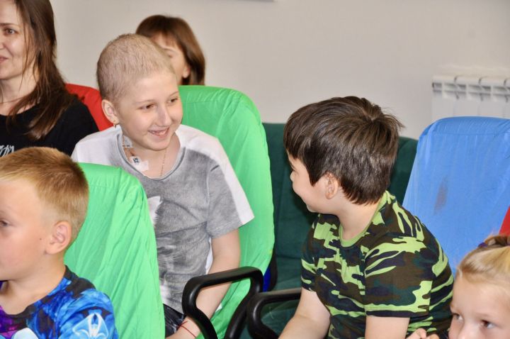 Юрий Камалтынов почитал для детей Семейного дома Благотворительного Фонда «Семья вместе» детские сказки