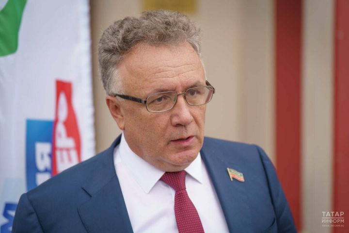 Председатель союза журналистов РТ Ильшат Аминов считает, что текущая языковая политика властей вызывает опасения