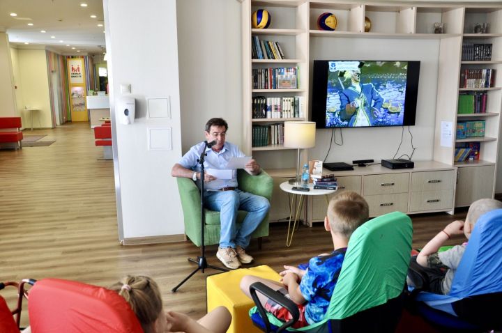 Юрий Камалтынов почитал для детей Семейного дома Благотворительного Фонда «Семья вместе» детские сказки