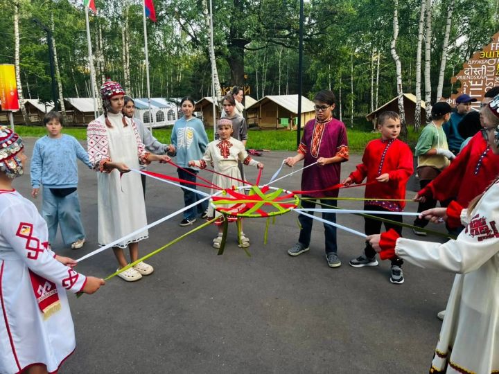 В лагере «Мирас» для отдыхающих детей организовали этносмены