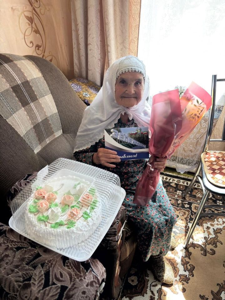 Жительница Зеленодольска отметила 90-летний юбилей