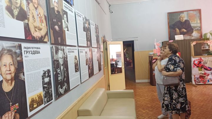 В Центральной библиотеке Зеленодольска проходит фотовыставка «От героев былых времён...»