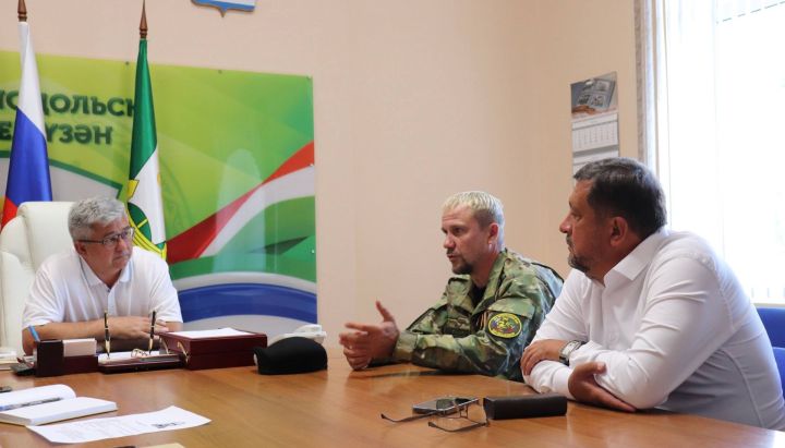 Глава ЗМР Михаил Афанасьев встретился с ветераном СВО, участником кадрового проекта республиканской программы «Батырлар. Герои Татарстана» Игорем Нестеровым