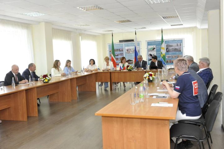 На выездном заседании Госсовета РТ в Зеленодольске выступили за продолжение строительства спортплощадок