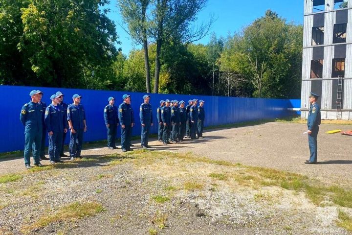 В Зеленодольске пожарные провели соревнования по боевому развертыванию