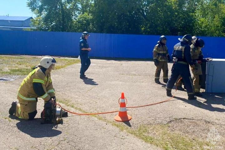 В Зеленодольске пожарные провели соревнования по боевому развертыванию