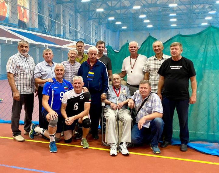Спорткомплекс «Маяк» принял волейбольный турнир на Кубок легендарного ветерана спорта Зеленодольска — Александра Емельянова