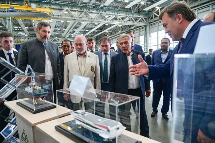 Новые СПК «Метеор-2020» представили королю Малайзии