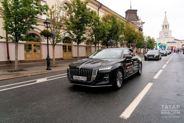 У стен Казанского Кремля  стартовал бизнес-этап международного автопробега БРИКС