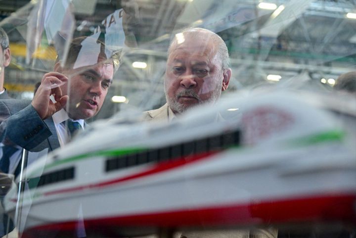 Новые СПК «Метеор-2020» представили королю Малайзии