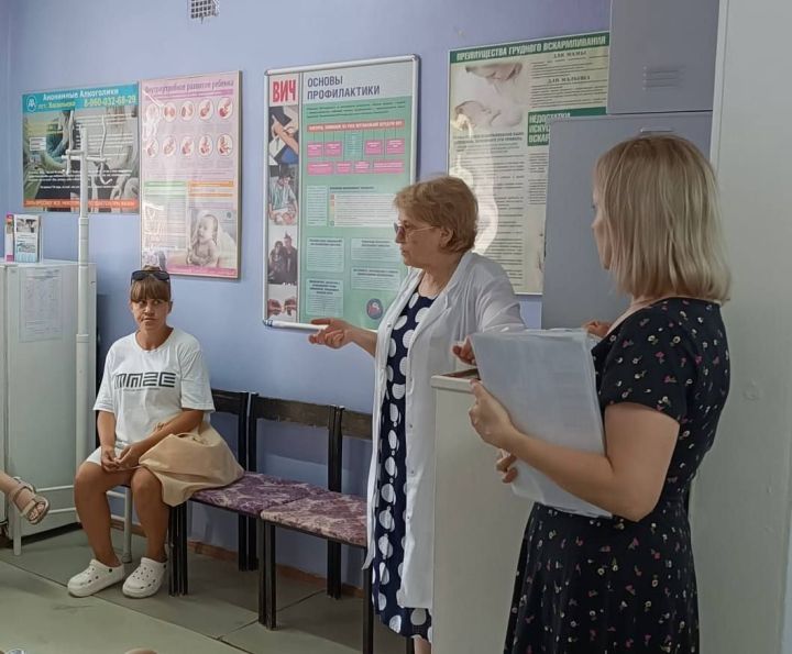 С будущими мамами о главном: врачи васильевской больницы организовали занятия для беременных