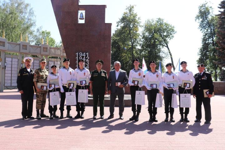 Трасса на шлюпках, «минное поле» и лазертаг