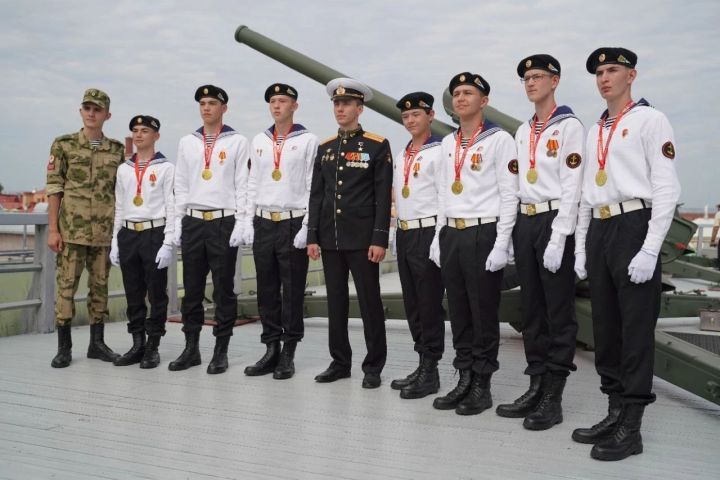 Трасса на шлюпках, «минное поле» и лазертаг