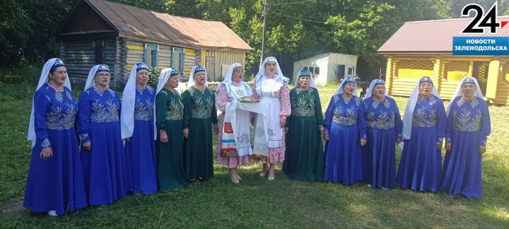 Рецепт молодости от нурлатских бабушек: коллектив «Молодые сердца» отпраздновал юбилей