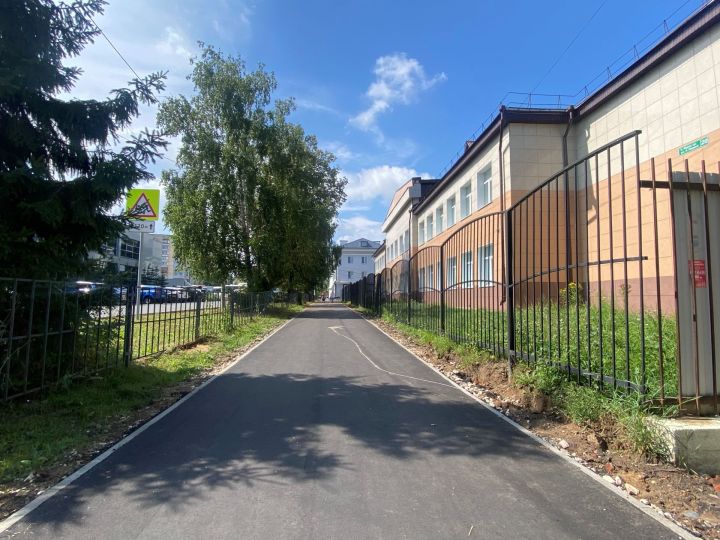 Колдобин и ям в Зеленодольске всё меньше, а хорошего асфальта больше