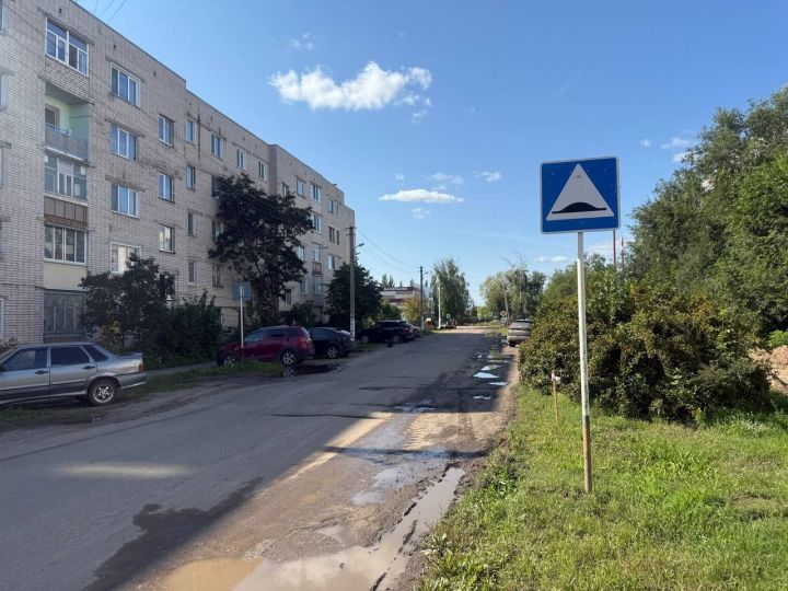 В поселке Васильево стартовали работы по замене асфальта по улице Октябрьская