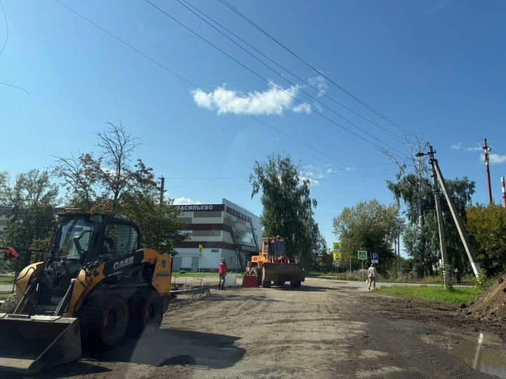 В поселке Васильево стартовали работы по замене асфальта по улице Октябрьская