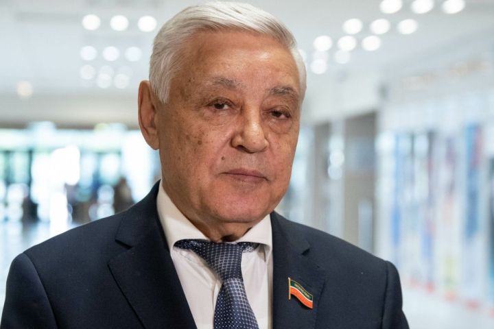 Поздравление Председателя Государственного Совета Республики Татарстан Ф.Х. Мухаметшина с Днем Государственного флага Российской Федерации