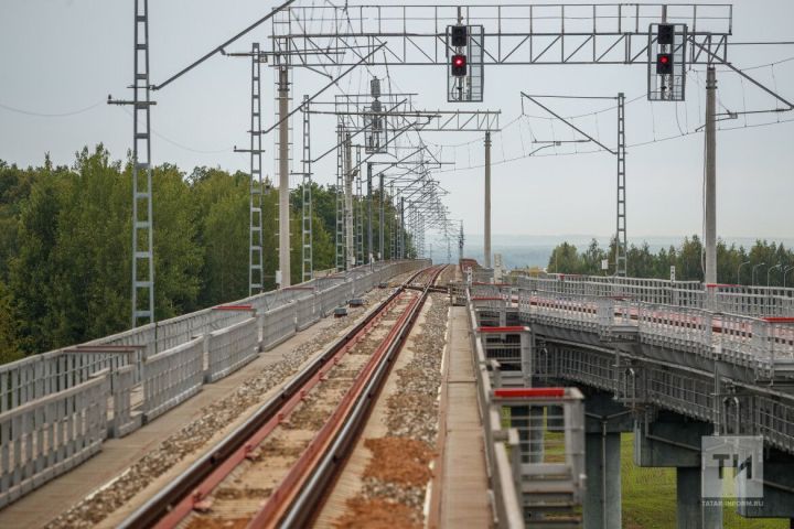 В Казани транспортные полицейские поймали двоих подростков-зацеперов