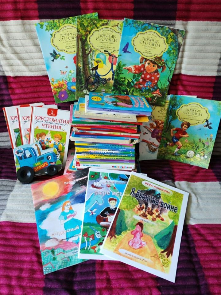 Дружная семья Кошкиных собрала книги для благотворительной акции «Книги детям Лисичанска»