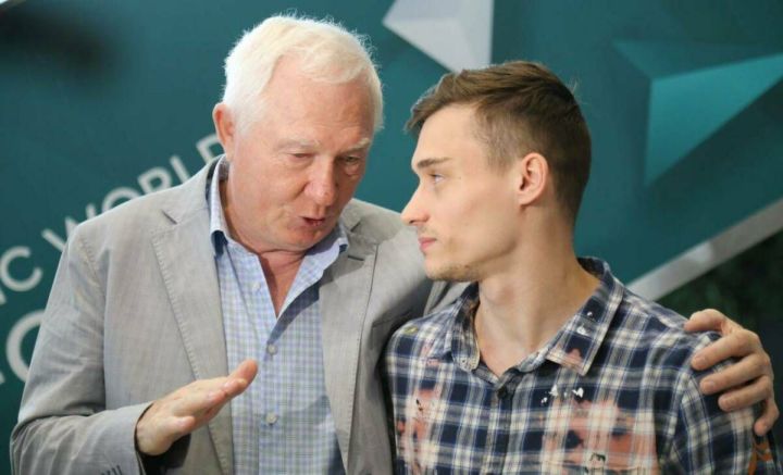 В Казани торжественно встретили серебряного призера чемпионата мира по синхронным прыжкам в воду Никиту Шлейхера