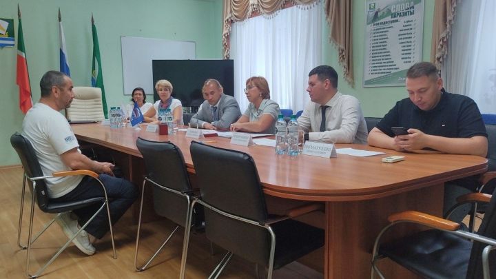 Кадровый центр Зеленодольска посетили с рабочим визитом  министр труда РТ Эльмира Зарипова и герой России Расим Баксиков