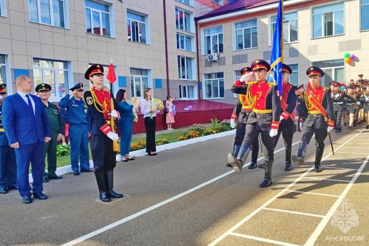 Сотрудники МЧС России приняли участие в празднования Дня знаний