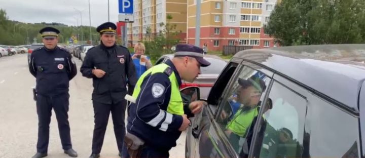 В Зеленодольске инспекторы ГИБДД проверили соблюдение правил перевозки детей