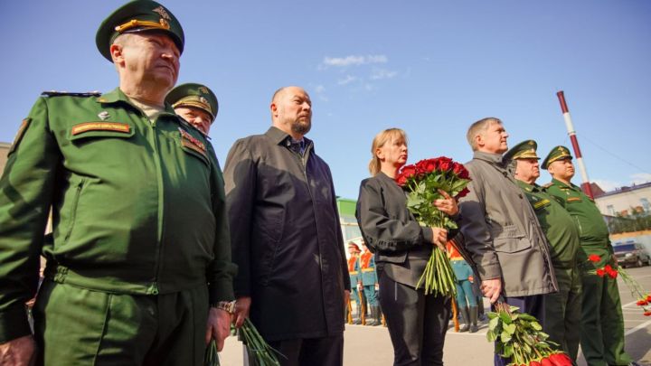 Заместитель Премьер-министра РТ Рустам Нигматуллин открыл бюст-памятник Герою России Сергею Чебневу