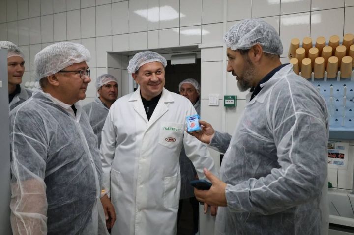 Олег Коробченко посетил зеленодольский молочный комбинат