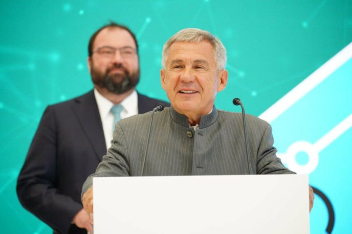 Рустам Минниханов дал старт международному форуму Kazan Digital Week-2025