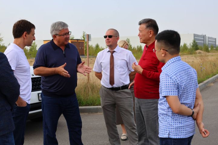 Зеленодольск представил свой инвестиционный потенциал делегации во главе с Кирсаном Илюмжиновым и представителями «ATP group» из Вьетнама